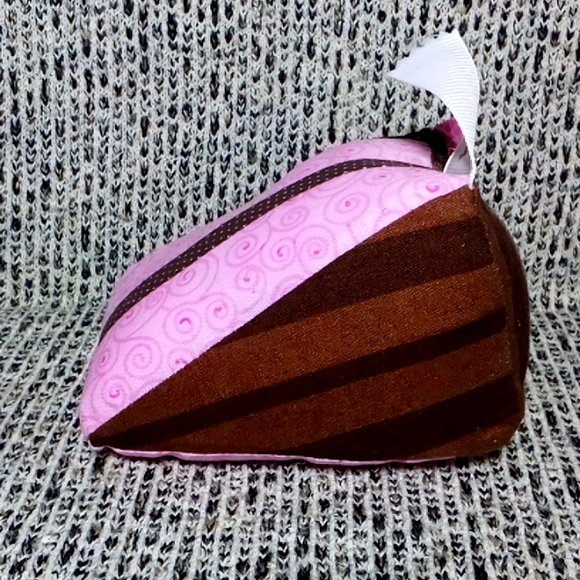 NWOT Slice Of Cake Lady Bags Pincushion - Picture 6 of 7